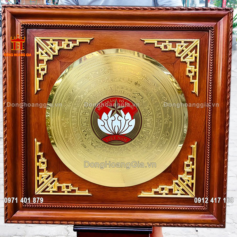Từng đường nét trên bề mặt trống được chế tác tỉ mỉ và tinh xảo